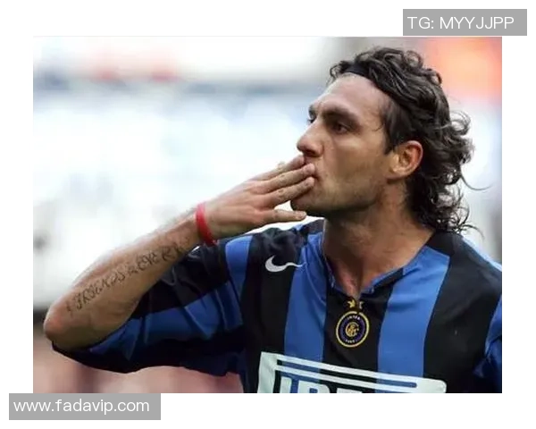 荷兰足球传奇球星的崛起与成就：从青年才俊到世界舞台的辉煌历程