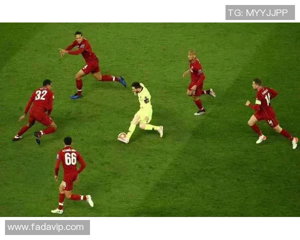 足球明星全力迎战终极足球考试展现智慧与球技的精彩挑战